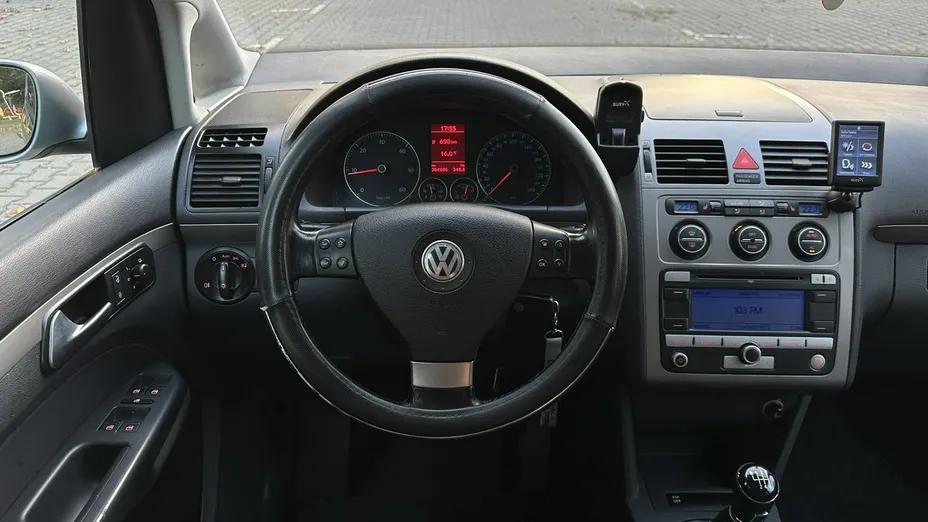 VOLKSWAGEN Touran -