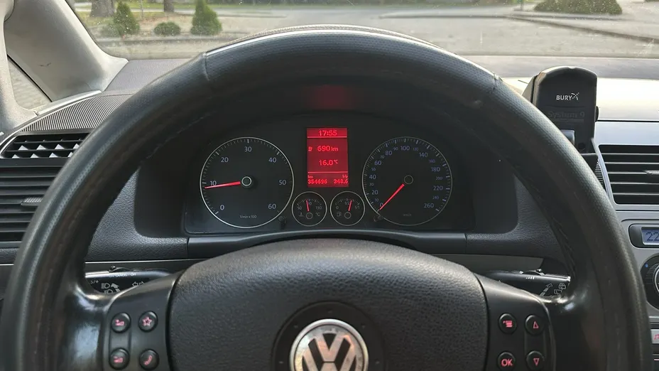 VOLKSWAGEN Touran -