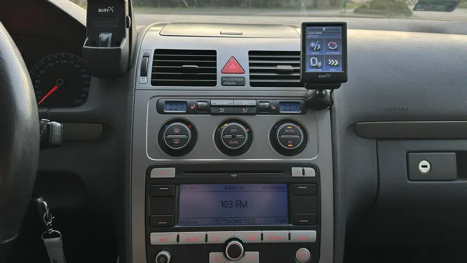 VOLKSWAGEN Touran -