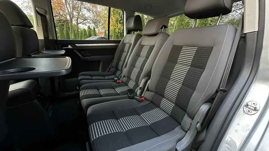 VOLKSWAGEN Touran -