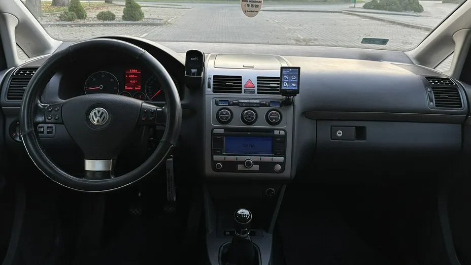 VOLKSWAGEN Touran -