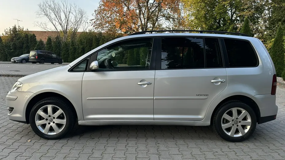 VOLKSWAGEN Touran -