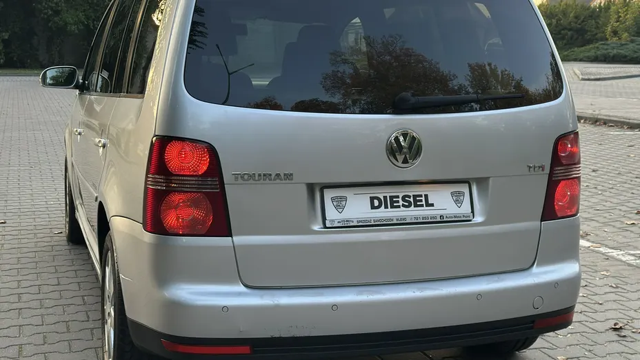 VOLKSWAGEN Touran -