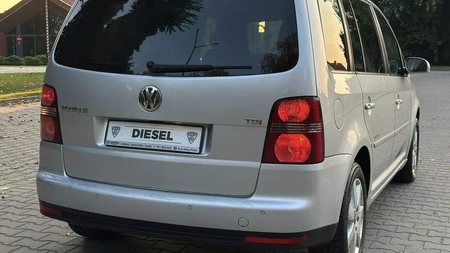 VOLKSWAGEN Touran -