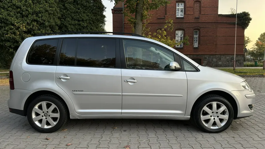 VOLKSWAGEN Touran -