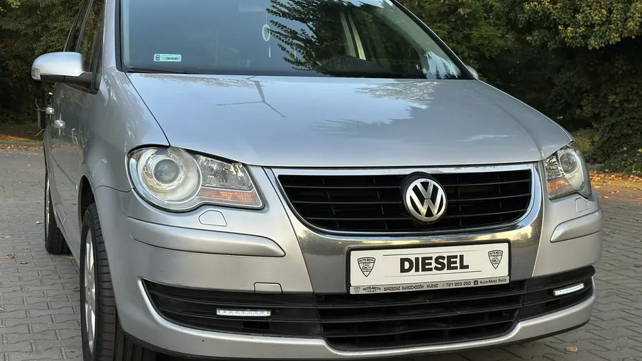 VOLKSWAGEN Touran -
