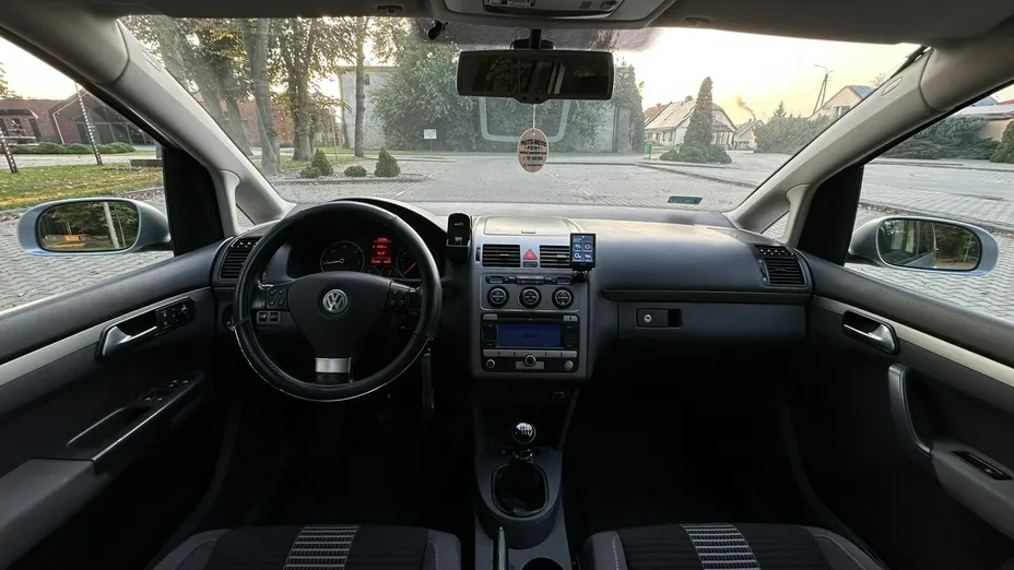 VOLKSWAGEN Touran -