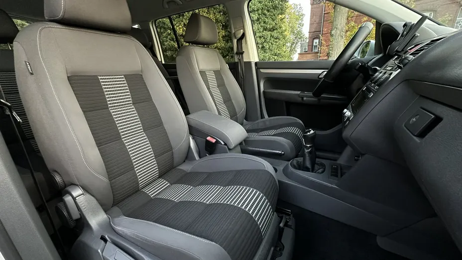 VOLKSWAGEN Touran -