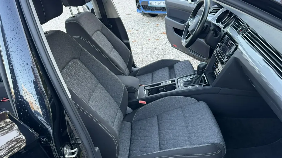 VOLKSWAGEN Passat -