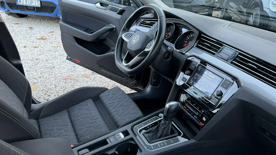 VOLKSWAGEN Passat -