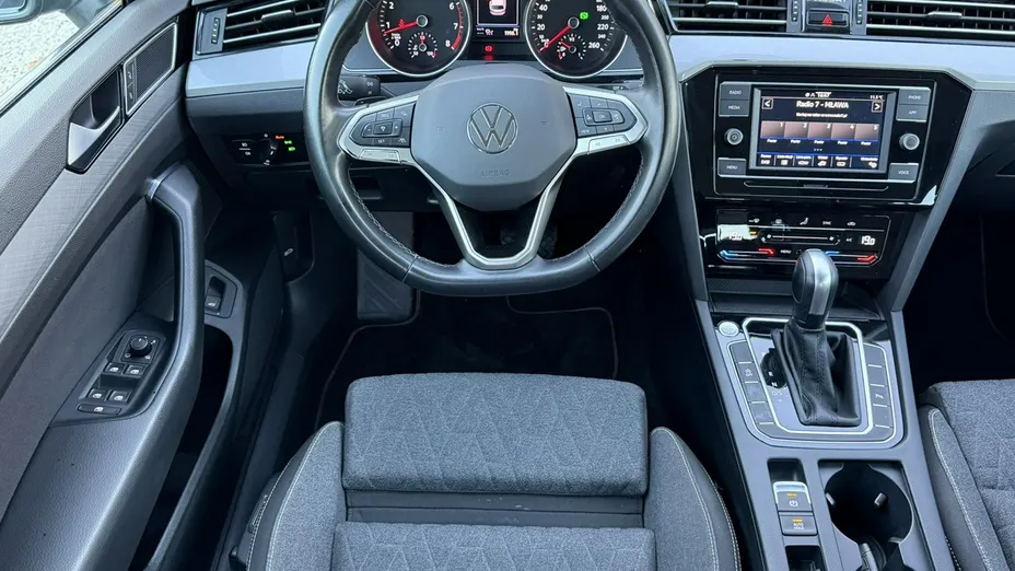 VOLKSWAGEN Passat -