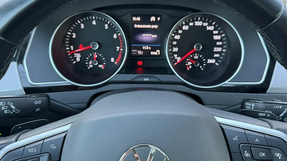 VOLKSWAGEN Passat -