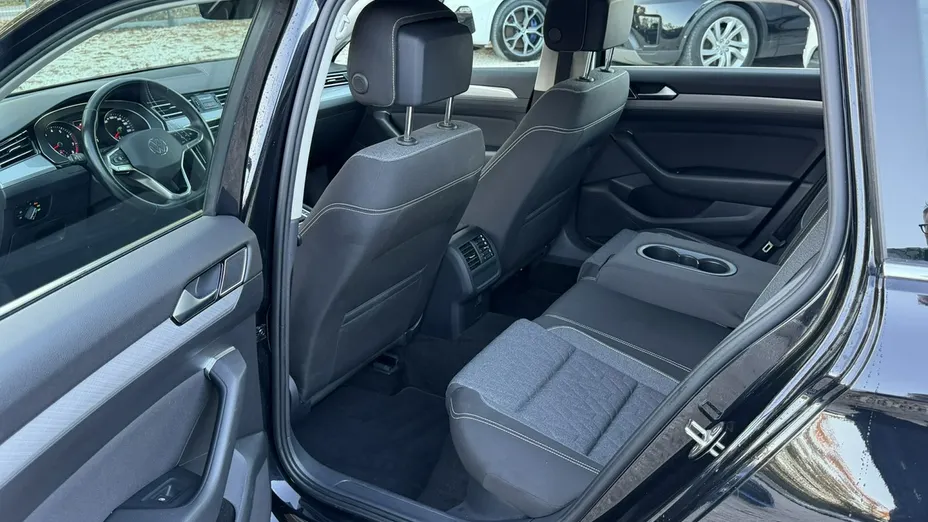 VOLKSWAGEN Passat -