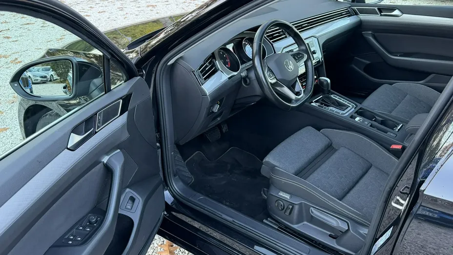 VOLKSWAGEN Passat -