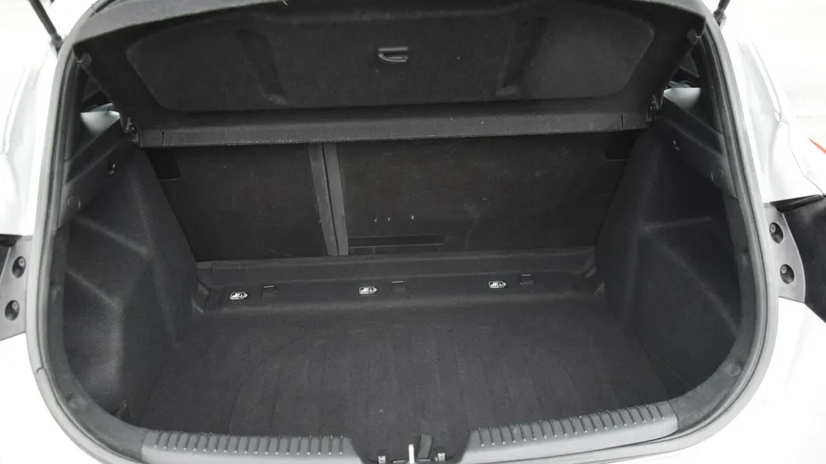 HYUNDAI i30 -
