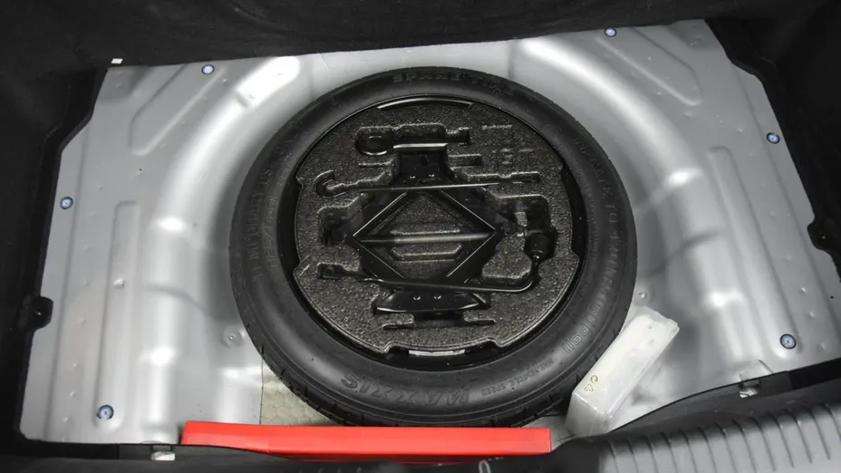 HYUNDAI i30 -
