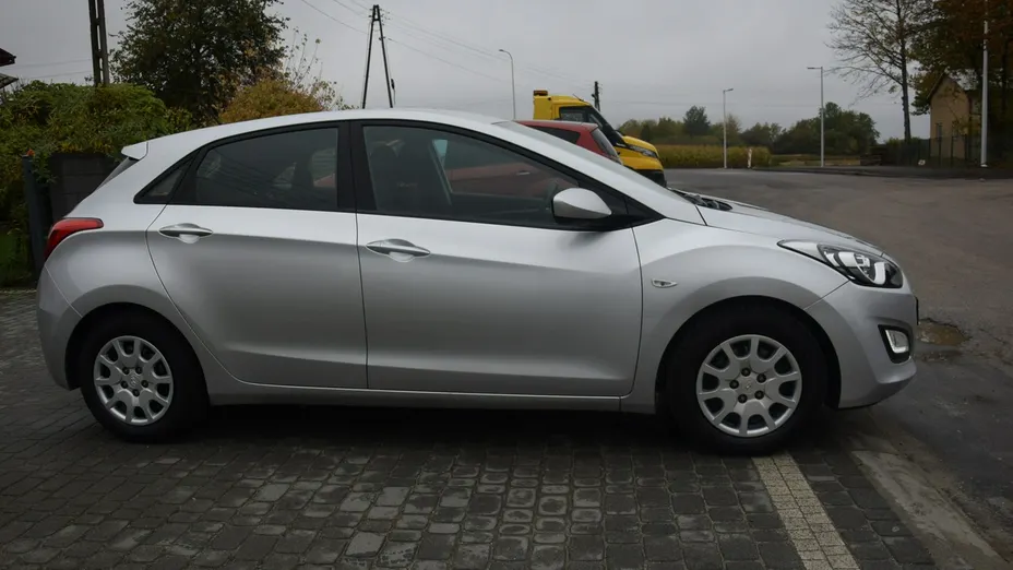 HYUNDAI i30 -