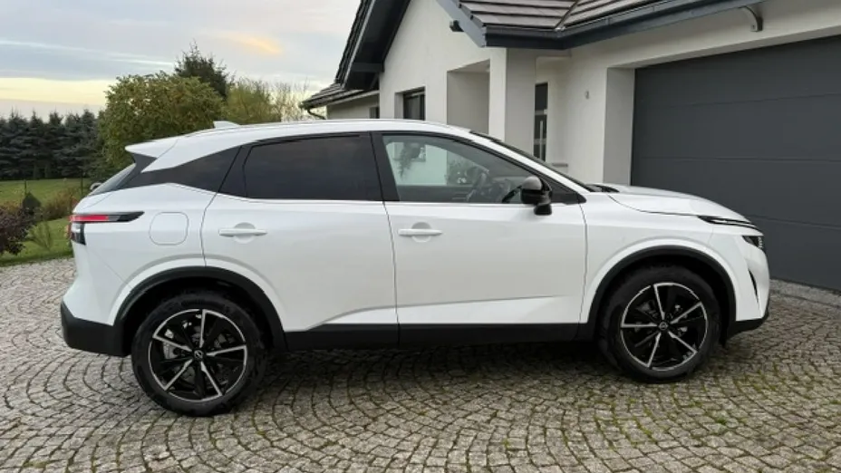 NISSAN Qashqai -