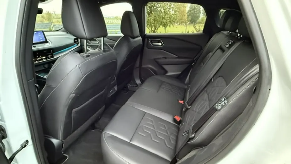 NISSAN Qashqai -