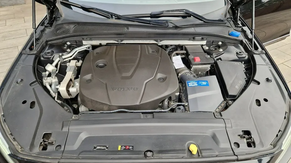 VOLVO V90 -