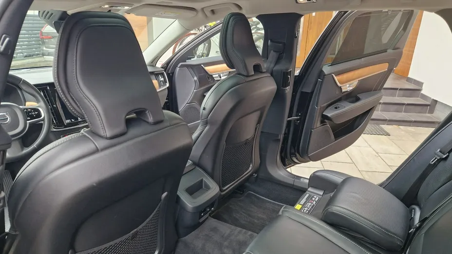 VOLVO V90 -