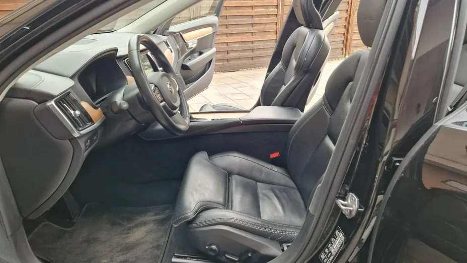 VOLVO V90 -