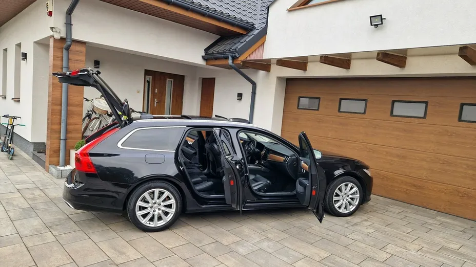 VOLVO V90 -
