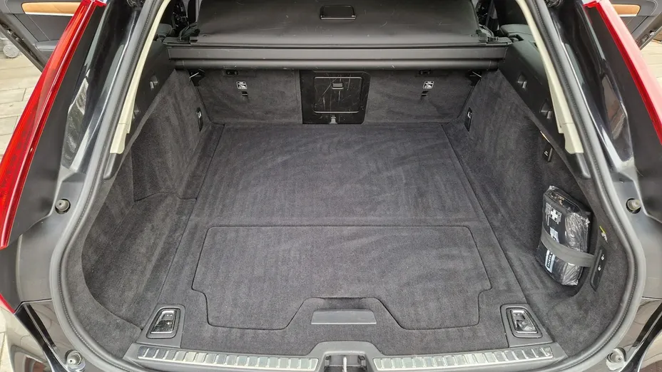 VOLVO V90 -