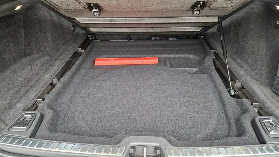 VOLVO V90 -