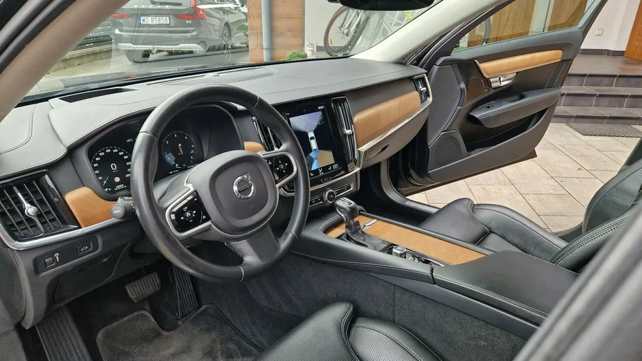 VOLVO V90 -