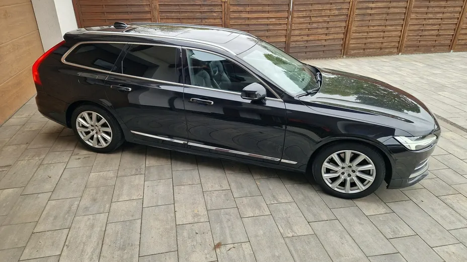 VOLVO V90 -