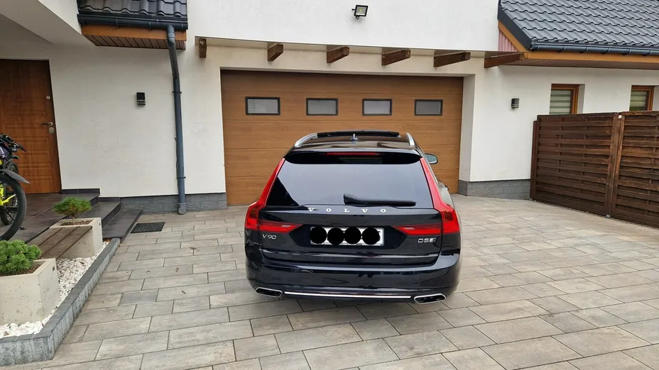 VOLVO V90 -