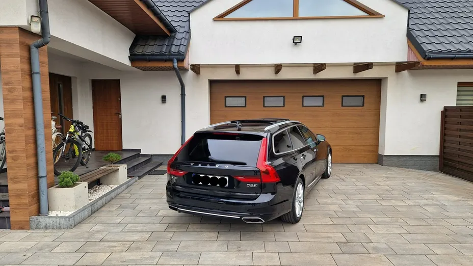 VOLVO V90 -
