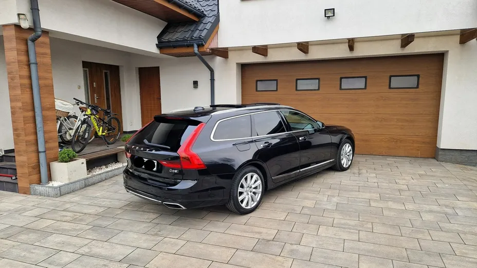 VOLVO V90 -