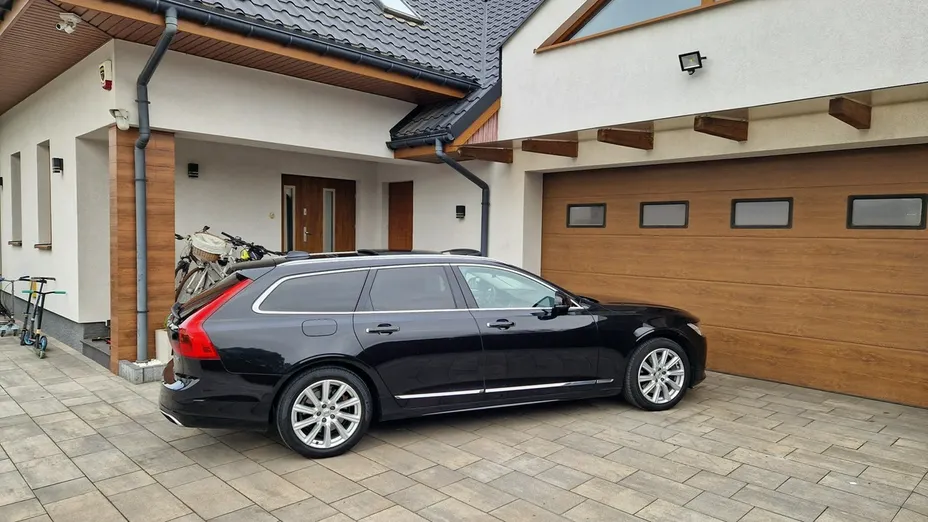 VOLVO V90 -