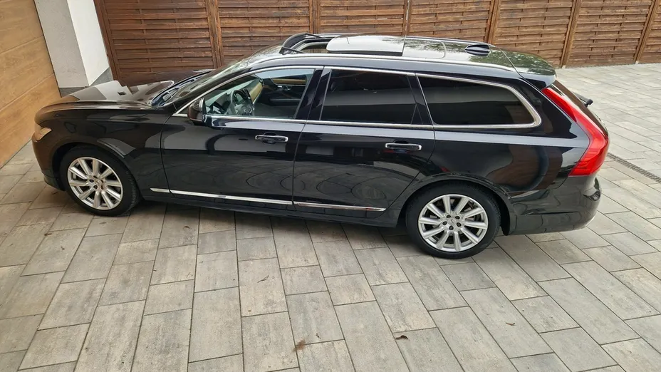 VOLVO V90 -