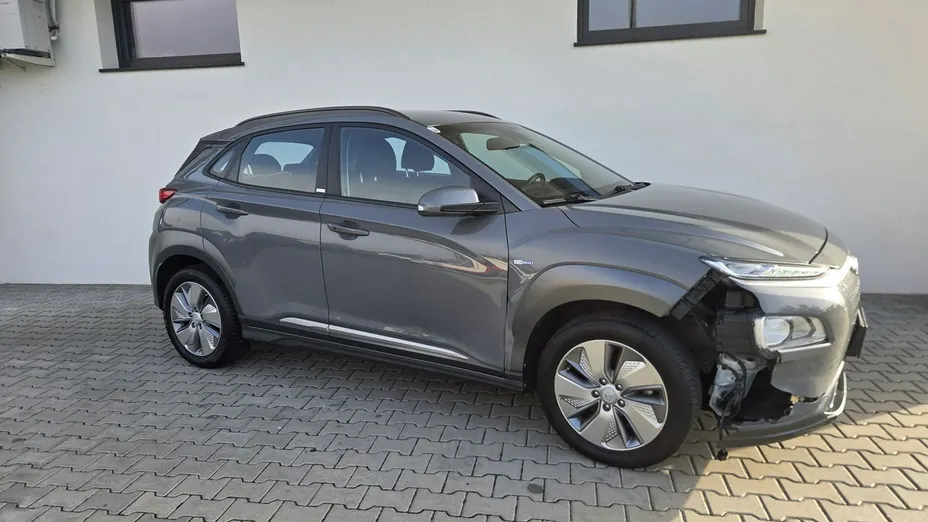 HYUNDAI Kona -