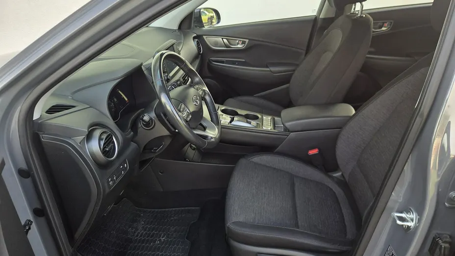 HYUNDAI Kona -