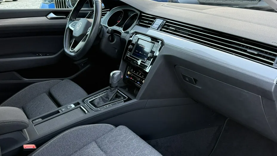 VOLKSWAGEN Passat -