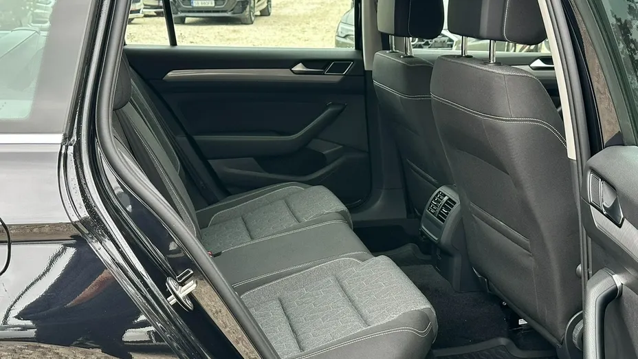 VOLKSWAGEN Passat -
