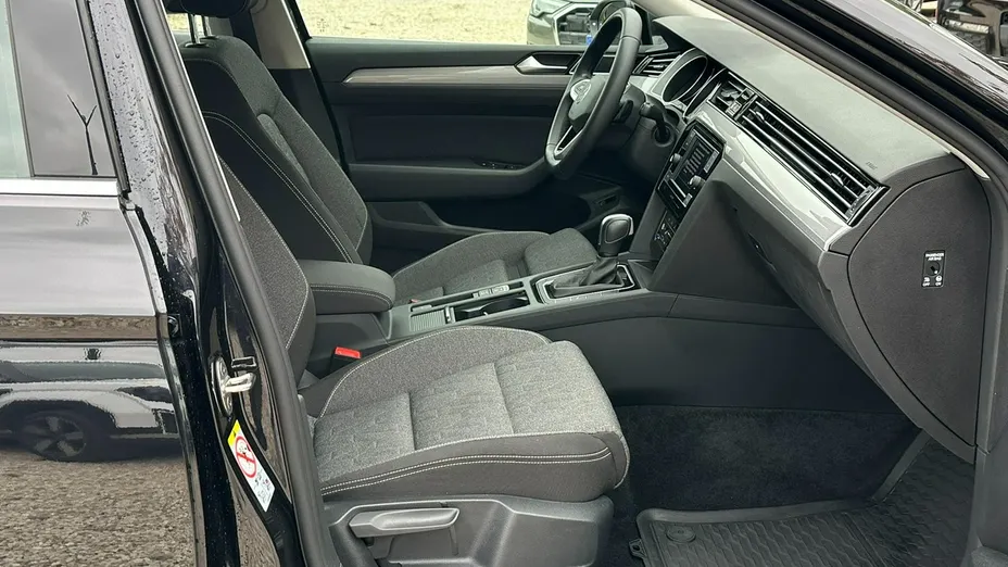 VOLKSWAGEN Passat -