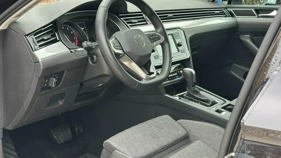 VOLKSWAGEN Passat -