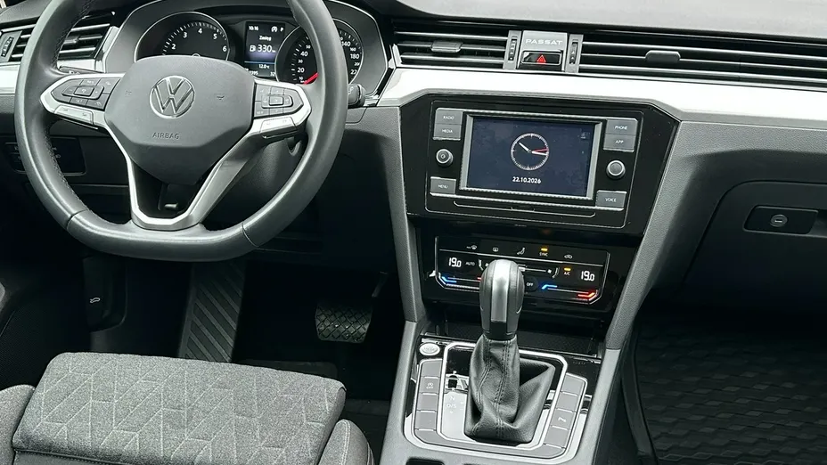 VOLKSWAGEN Passat -