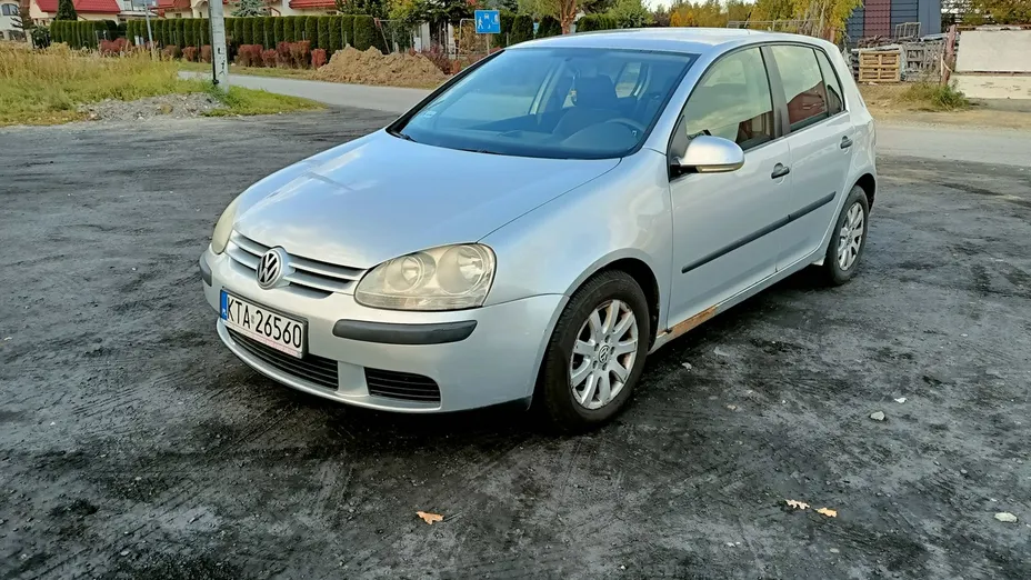 VOLKSWAGEN Golf -