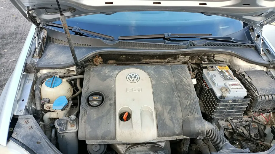 VOLKSWAGEN Golf -