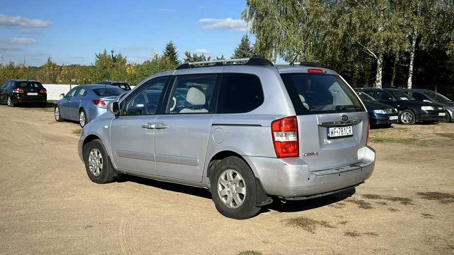 KIA Carnival -