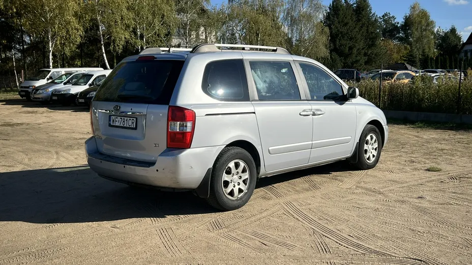 KIA Carnival -