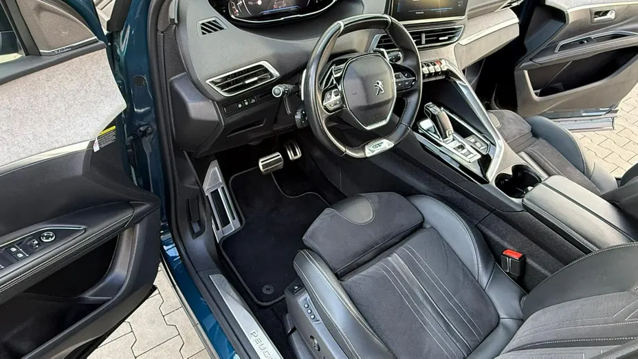 PEUGEOT 5008 -