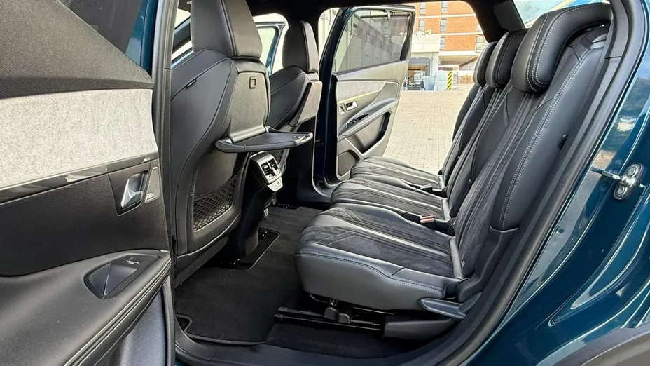 PEUGEOT 5008 -