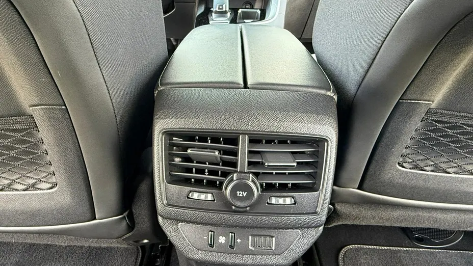 PEUGEOT 5008 -